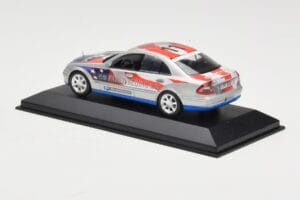Mercedes E-Class W211 #11 Bluetec Paris-Beijing 2006 Minichamps 1:43 B66962267-R Métal Moulé — image 3 sur 4