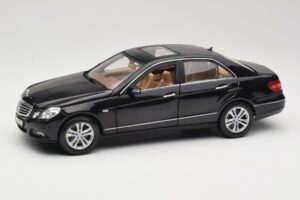 Mercedes E-Class W211 Noir Maisto 1:18 31172 Métal Moulé