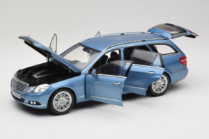 Mercedes E-Class W212 Estate Indigolith Metallic Blue Minichamps 1:18 B66962449 Métal Moulé — image 2 sur 8