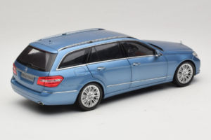 Mercedes E-Class W212 Estate Indigolith Metallic Blue Minichamps 1:18 B66962449 Métal Moulé — image 3 sur 8