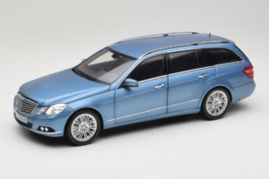 Mercedes E-Class W212 Estate Indigolith Metallic Blue Minichamps 1:18 B66962449 Métal Moulé