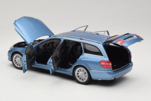 Mercedes E-Class W212 Estate Indigolith Metallic Blue Minichamps 1:18 B66962449 Métal Moulé — image 5 sur 8