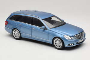 Mercedes E-Class W212 Estate Indigolith Metallic Blue Minichamps 1:18 B66962449 Métal Moulé — image 6 sur 8