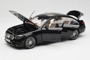 Mercedes E-Class W213 Obsidian Noir iScale 1:18 B66960380 Métal Moulé — image 2 sur 8