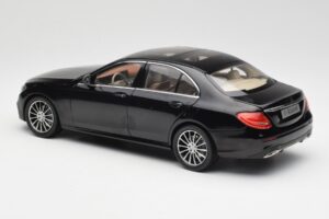 Mercedes E-Class W213 Obsidian Noir iScale 1:18 B66960380 Métal Moulé — image 7 sur 8