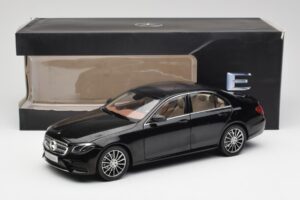 Mercedes E-Class W213 Obsidian Noir iScale 1:18 B66960380 Métal Moulé — image 8 sur 8