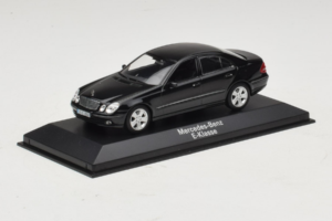 Mercedes E-Class W211 Noir Minichamps 1:43 B66961950 Métal Moulé — image 2 sur 4