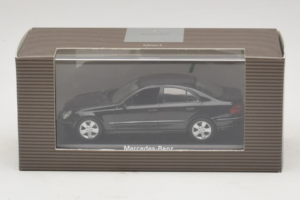 Mercedes E-Class W211 Noir Minichamps 1:43 B66961950 Métal Moulé — image 4 sur 4