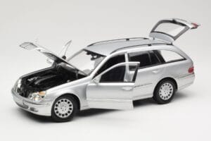 Mercedes E320 T-Modell S210 Elegance Argent Kyosho 1:18 B66962166 Métal Moulé — image 2 sur 8