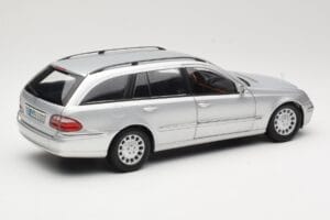 Mercedes E320 T-Modell S210 Elegance Argent Kyosho 1:18 B66962166 Métal Moulé — image 3 sur 8
