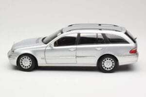 Mercedes E320 T-Modell S210 Elegance Argent Kyosho 1:18 B66962166 Métal Moulé — image 4 sur 8