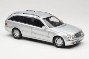 Mercedes E320 T-Modell S210 Elegance Argent Kyosho 1:18 B66962166 Métal Moulé — image 6 sur 8