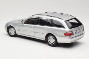 Mercedes E320 T-Modell S210 Elegance Argent Kyosho 1:18 B66962166 Métal Moulé — image 7 sur 8