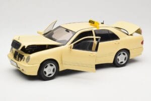 Mercedes E320 W210 Taxi Sun Star 1:18 1160 Métal Moulé — image 2 sur 8