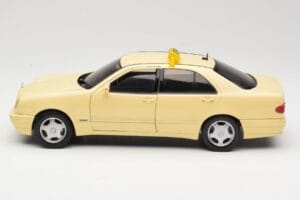 Mercedes E320 W210 Taxi Sun Star 1:18 1160 Métal Moulé — image 4 sur 8