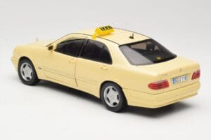 Mercedes E320 W210 Taxi Sun Star 1:18 1160 Métal Moulé — image 7 sur 8
