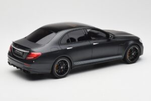 Mercedes AMG E63 S W213 Edition 1 Night Noir GT Spirit 1:18 B66963111 Résine — image 2 sur 6