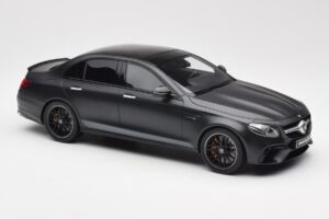 Mercedes AMG E63 S W213 Edition 1 Night Noir GT Spirit 1:18 B66963111 Résine — image 4 sur 6