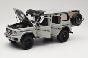 Mercedes G 63 AMG 4x4 Squared Arabian Grey Almost Real 1:18 820829 Métal Moulé — image 2 sur 8