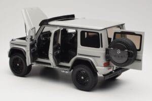 Mercedes G 63 AMG 4x4 Squared Arabian Grey Almost Real 1:18 820829 Métal Moulé — image 5 sur 8