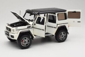 Mercedes G 63 AMG 4x4 Squared Polar White Almost Real 1:18 820203 Métal Moulé — image 2 sur 8