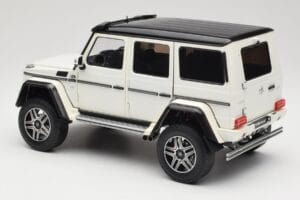 Mercedes G 63 AMG 4x4 Squared Polar White Almost Real 1:18 820203 Métal Moulé — image 7 sur 8