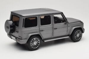 Mercedes G-Class G500 W463A Designo Platinum Magno Minichamps 1:18 B66960811 Métal Moulé — image 3 sur 8