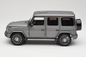 Mercedes G-Class G500 W463A Designo Platinum Magno Minichamps 1:18 B66960811 Métal Moulé — image 4 sur 8