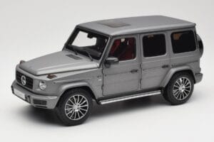 Mercedes G-Class G500 W463A Designo Platinum Magno Minichamps 1:18 B66960811 Métal Moulé