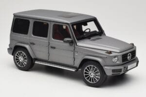 Mercedes G-Class G500 W463A Designo Platinum Magno Minichamps 1:18 B66960811 Métal Moulé — image 6 sur 8