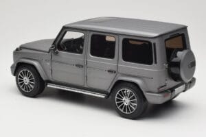 Mercedes G-Class G500 W463A Designo Platinum Magno Minichamps 1:18 B66960811 Métal Moulé — image 7 sur 8