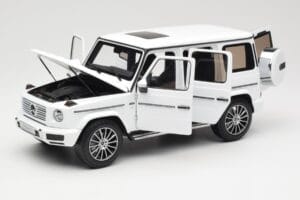 Mercedes G-Class G 500 W463A Diamond White Metallic Minichamps 1:18 113037111 Métal Moulé — image 2 sur 8