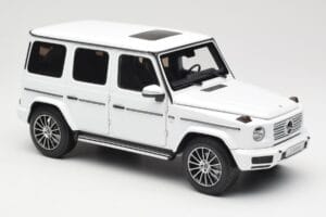 Mercedes G-Class G 500 W463A Diamond White Metallic Minichamps 1:18 113037111 Métal Moulé — image 6 sur 8