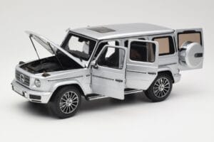 Mercedes G-Class G 500 W463A Iridium Silver Metallic Minichamps 1:18 113037112 Métal Moulé — image 2 sur 8