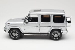 Mercedes G-Class G 500 W463A Iridium Silver Metallic Minichamps 1:18 113037112 Métal Moulé — image 4 sur 8