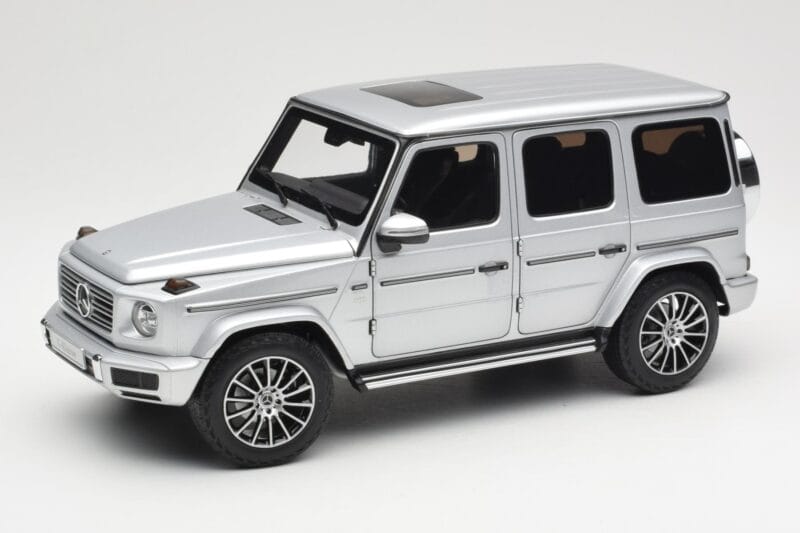 Mercedes G-Class G 500 W463A Iridium Silver Metallic Minichamps 1:18 113037112 Métal Moulé