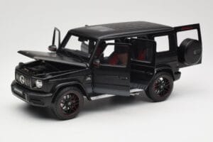 Mercedes G-Class G63 AMG W463A Matt Black Minichamps 1:18 110037064 Métal Moulé — image 2 sur 8