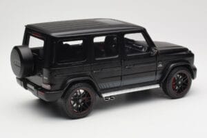 Mercedes G-Class G63 AMG W463A Matt Black Minichamps 1:18 110037064 Métal Moulé — image 3 sur 8
