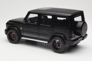Mercedes G-Class G63 AMG W463A Matt Black Minichamps 1:18 110037064 Métal Moulé — image 7 sur 8
