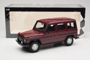 Mercedes G-Class W460 LWB Rouge Foncé Minichamps 1:18 155038102 Métal Moulé — image 6 sur 6