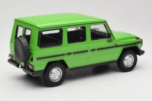 Mercedes G-Class W460 LWB Vert Minichamps 1:18 155038101 Métal Moulé — image 2 sur 6