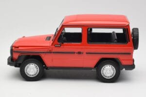 Mercedes G-Class W460 SWB Rouge Minichamps 1:18 155038002 Métal Moulé — image 3 sur 6
