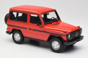 Mercedes G-Class W460 SWB Rouge Minichamps 1:18 155038002 Métal Moulé — image 4 sur 6