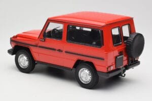 Mercedes G-Class W460 SWB Rouge Minichamps 1:18 155038002 Métal Moulé — image 5 sur 6