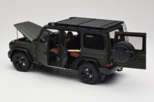 Mercedes G-Class W465 Olive Norev 1:18 B66960662 Métal Moulé — image 5 sur 8