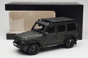 Mercedes G-Class W465 Olive Norev 1:18 B66960662 Métal Moulé — image 8 sur 8
