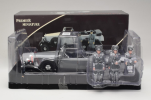 Mercedes G4 6-Wheels Noir With Figures Signature Models 1:18 38202 Métal Moulé — image 3 sur 3