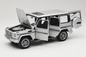 Mercedes G55 AMG W463 Argent AUTOart 1:18 76247 Métal Moulé — image 2 sur 8