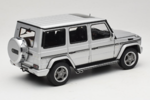 Mercedes G55 AMG W463 Argent AUTOart 1:18 76247 Métal Moulé — image 3 sur 8