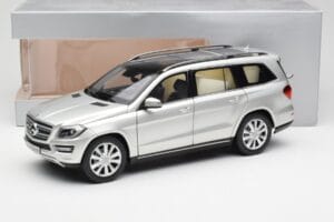 Mercedes GL-Class X166 Iridium Argent Métallisé Norev 1:18 B66960097 Métal Moulé — image 8 sur 8